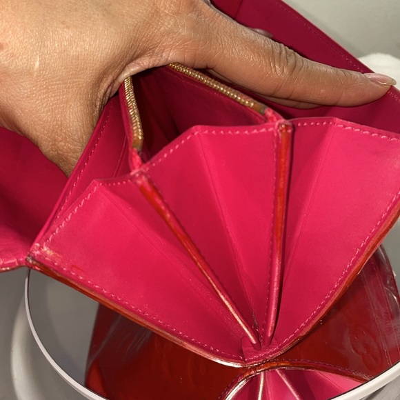 LOUIS VUITTON Monogram Vernis Sarah Wallet Envelope Red Leather - Picture 11 of 17